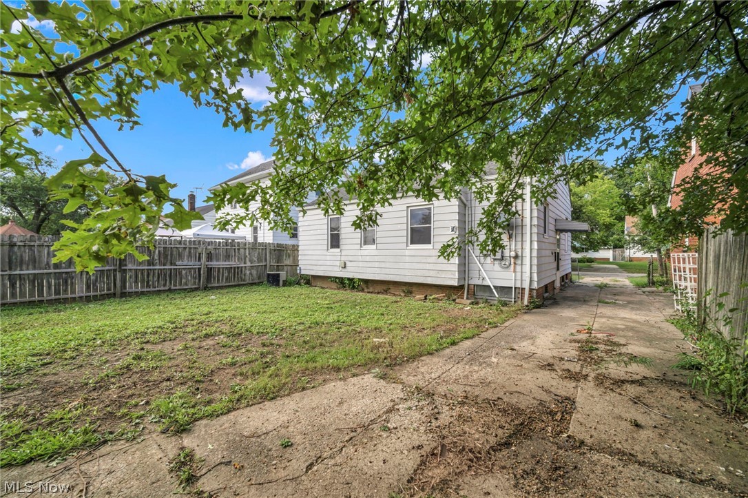 13305 Highlandview Avenue Cleveland OH 44135