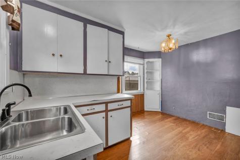 13305 Highlandview Avenue Cleveland OH 44135