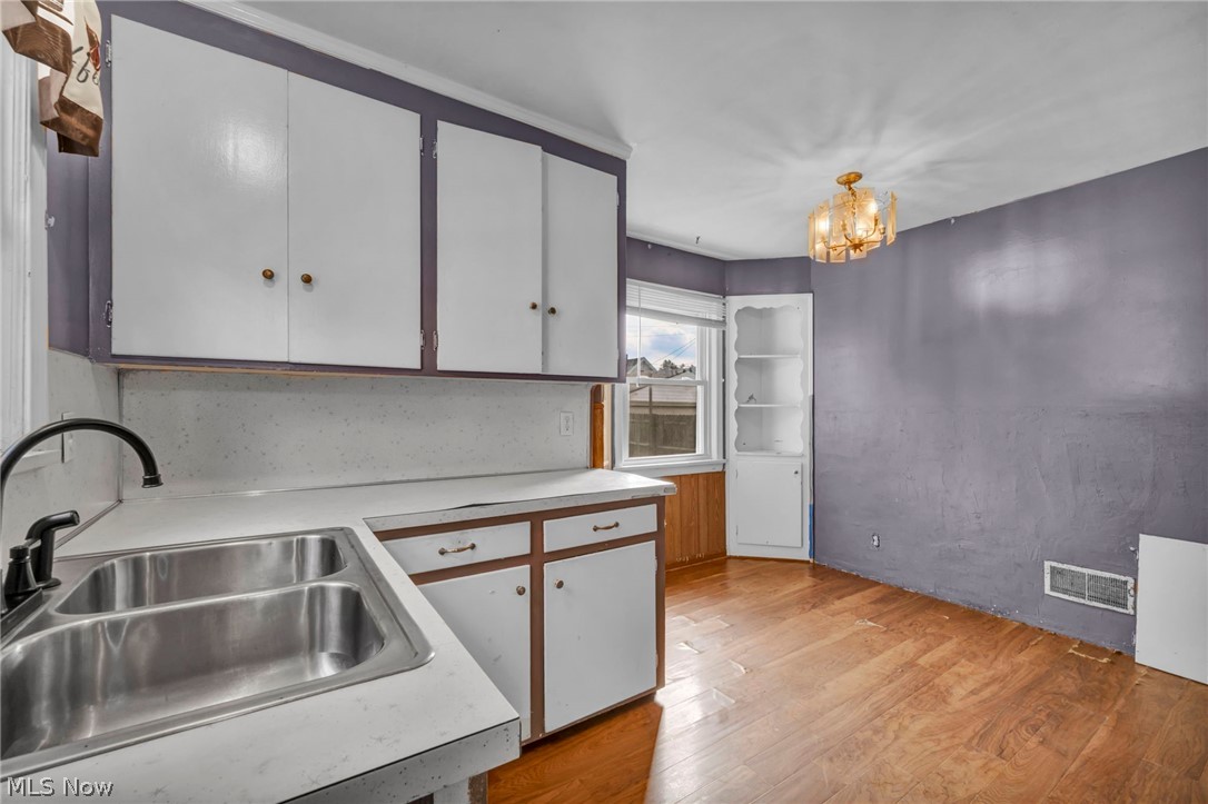 13305 Highlandview Avenue Cleveland OH 44135