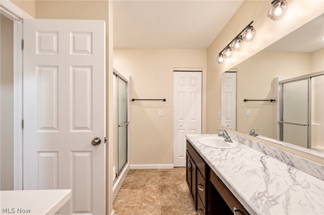 1393 Cross Cove Austintown OH 44515