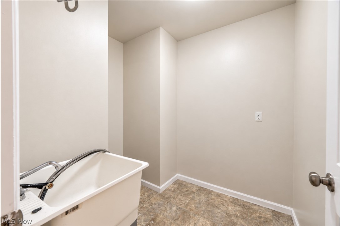 1393 Cross Cove Austintown OH 44515