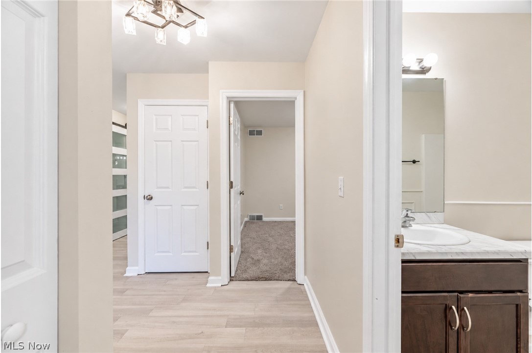 1393 Cross Cove Austintown OH 44515
