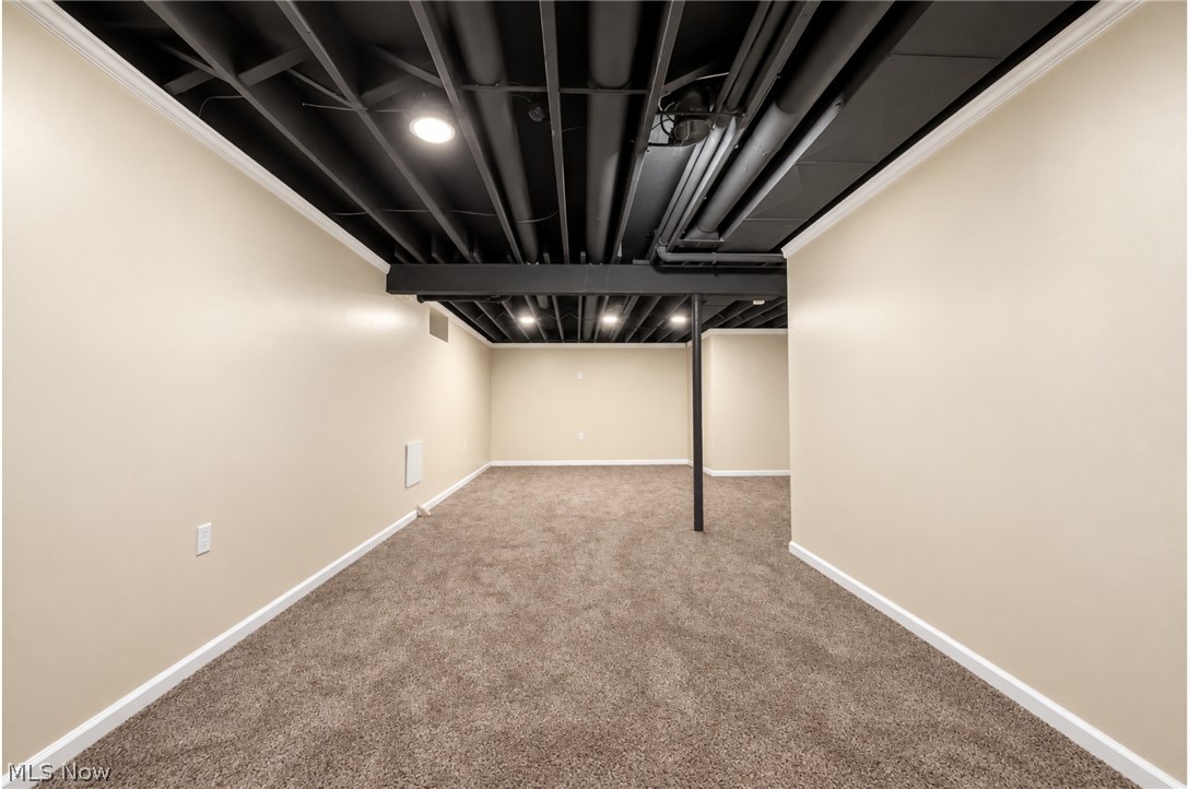 1393 Cross Cove Austintown OH 44515