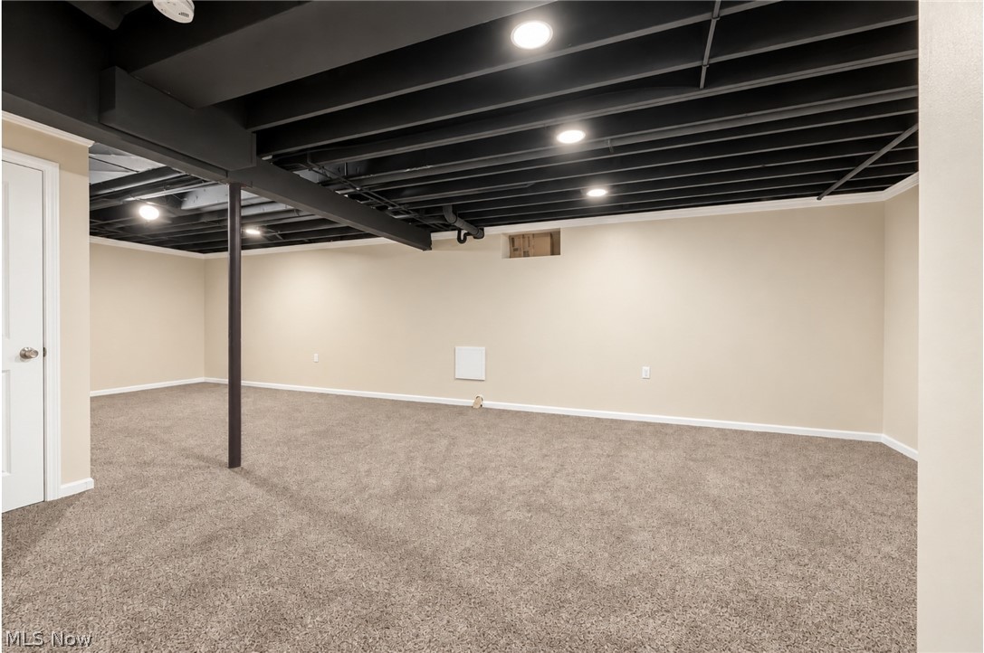 1393 Cross Cove Austintown OH 44515