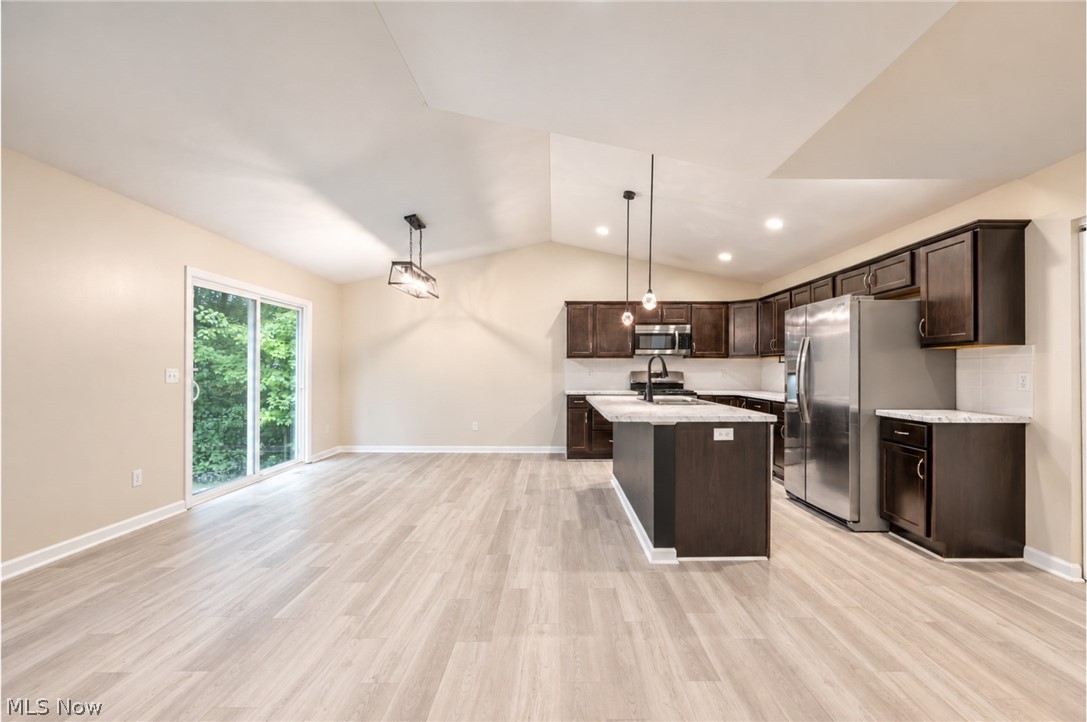 1393 Cross Cove Austintown OH 44515