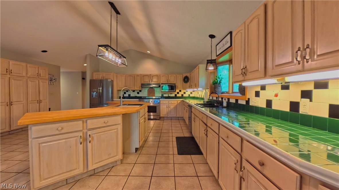 1751 Squaw Creek Drive Girard OH 44420