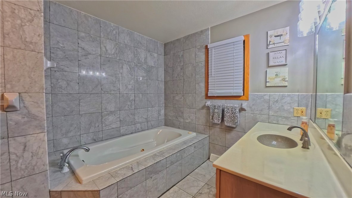 1751 Squaw Creek Drive Girard OH 44420