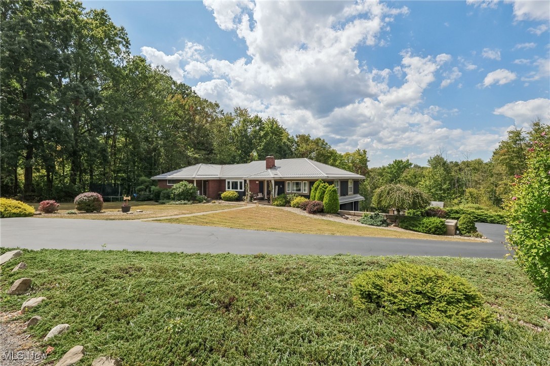737 Moore Lane East Palestine OH 44413