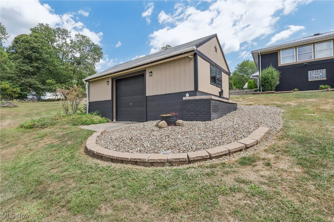 737 Moore Lane East Palestine OH 44413