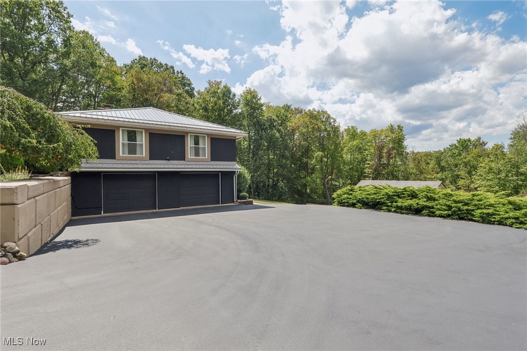 737 Moore Lane East Palestine OH 44413
