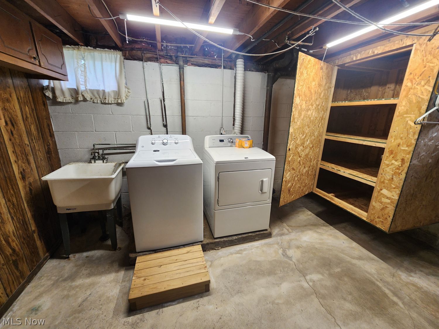 34152 Oak Knoll Street Eastlake OH 44095