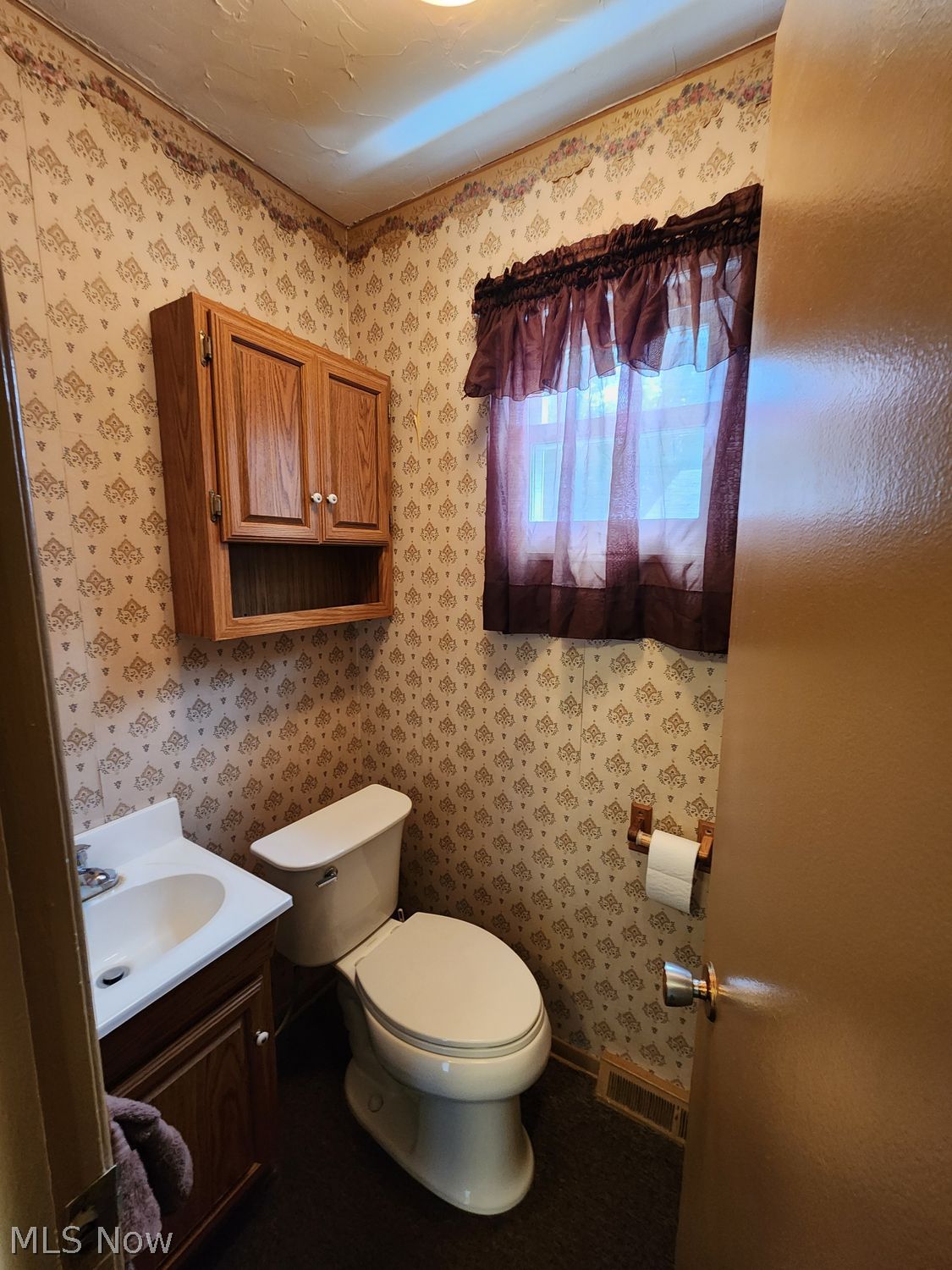 34152 Oak Knoll Street Eastlake OH 44095
