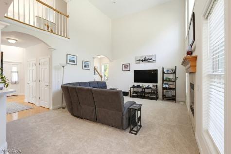 2200 Hunting Valley Lane Streetsboro OH 44241