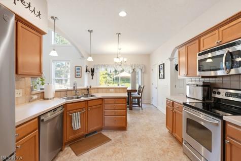 2200 Hunting Valley Lane Streetsboro OH 44241