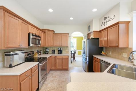 2200 Hunting Valley Lane Streetsboro OH 44241