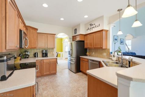 2200 Hunting Valley Lane Streetsboro OH 44241