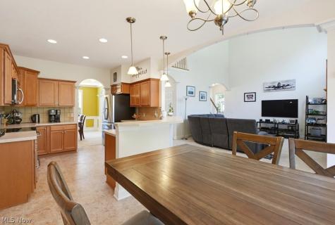 2200 Hunting Valley Lane Streetsboro OH 44241