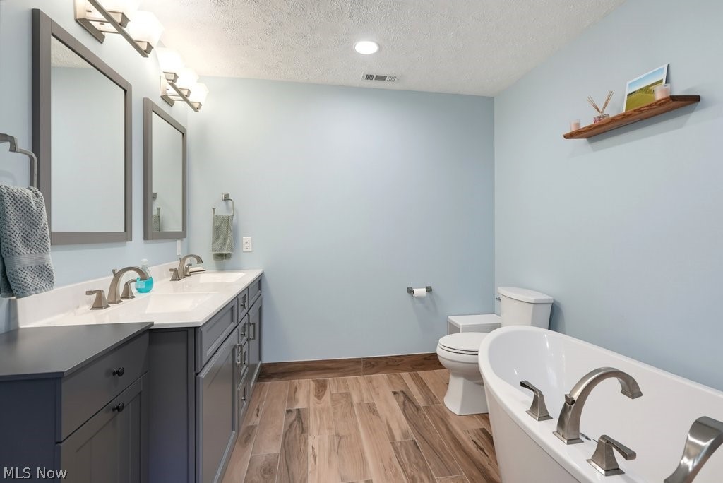 2200 Hunting Valley Lane Streetsboro OH 44241