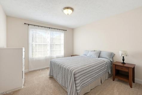 2200 Hunting Valley Lane Streetsboro OH 44241