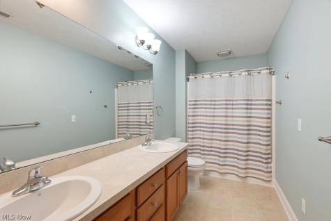 2200 Hunting Valley Lane Streetsboro OH 44241
