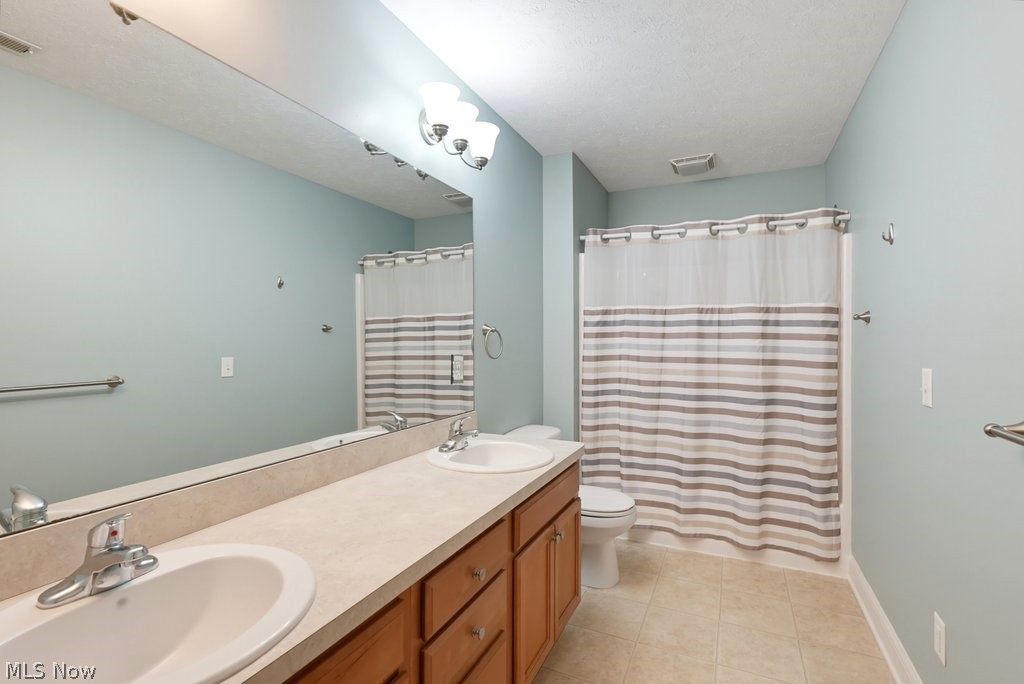 2200 Hunting Valley Lane Streetsboro OH 44241