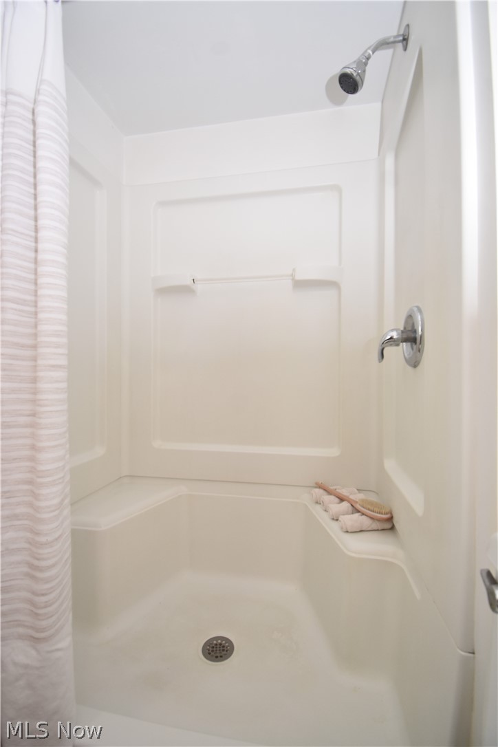 1118 Palmetto Hubbard OH 44425