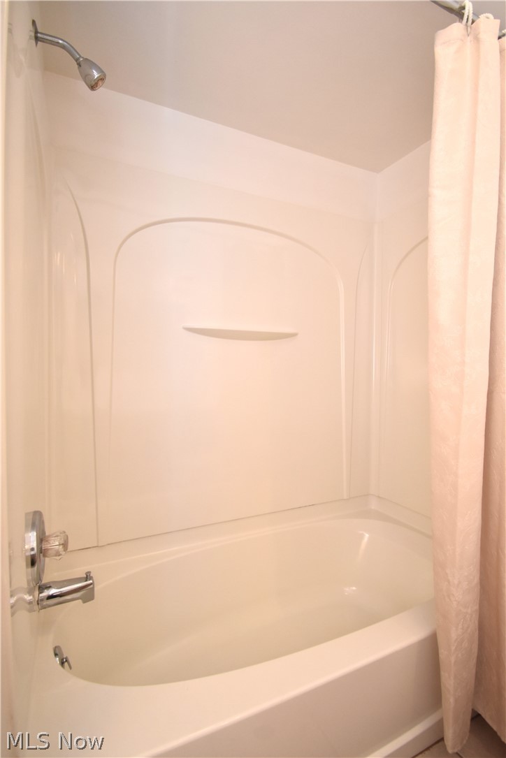 1118 Palmetto Hubbard OH 44425
