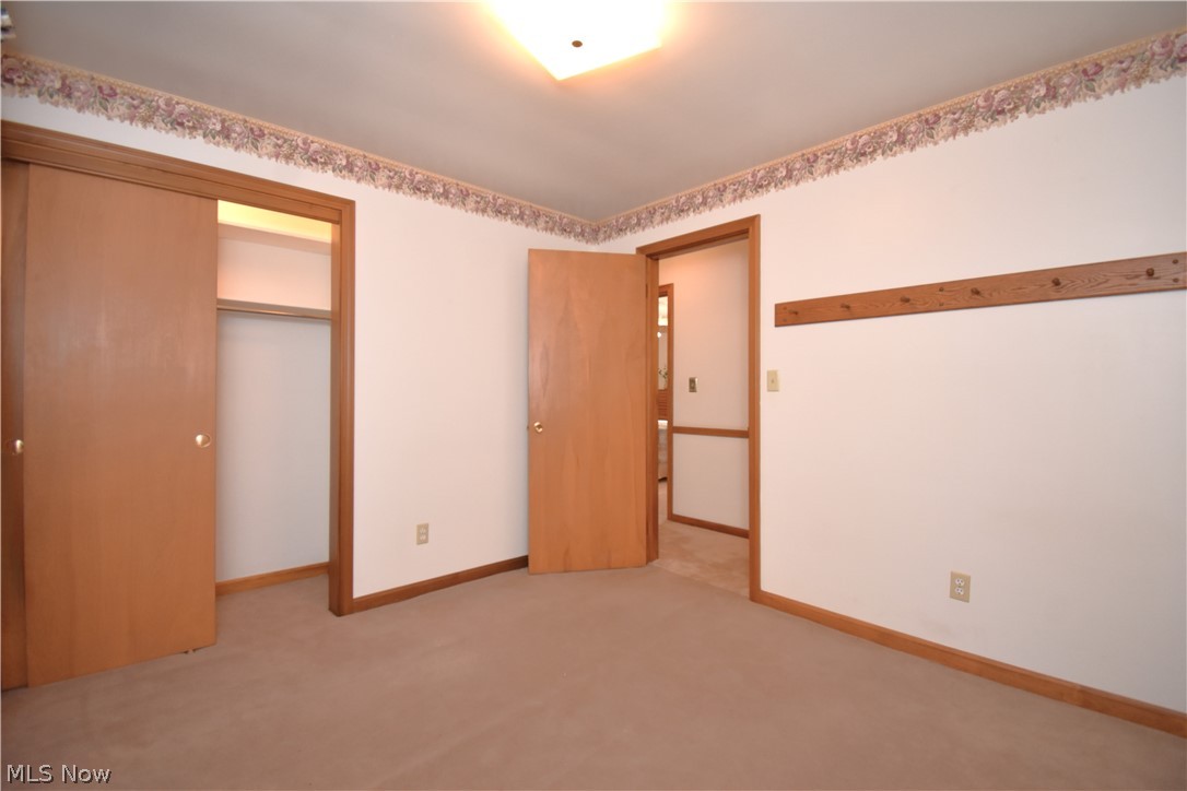 1118 Palmetto Hubbard OH 44425