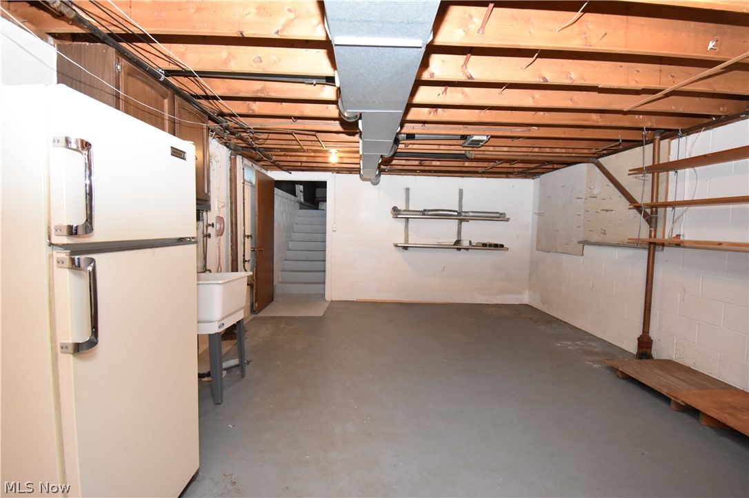1118 Palmetto Hubbard OH 44425