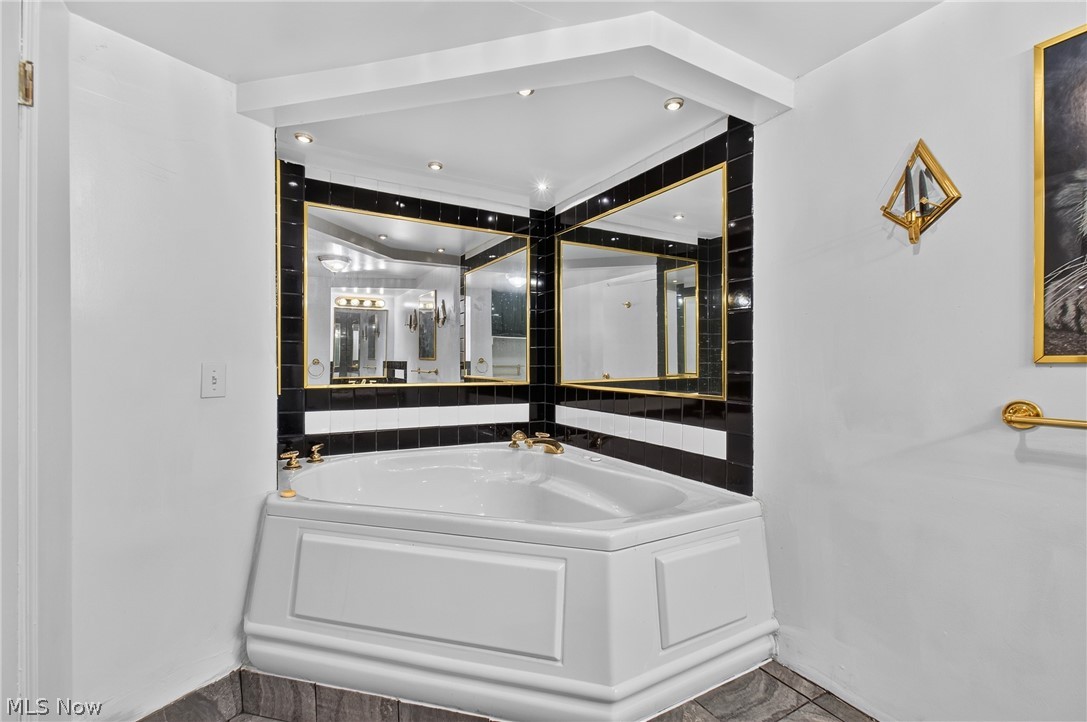 2537 Dogwood Drive NE Massillon OH 44646