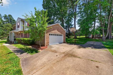 2537 Dogwood Drive NE Massillon OH 44646