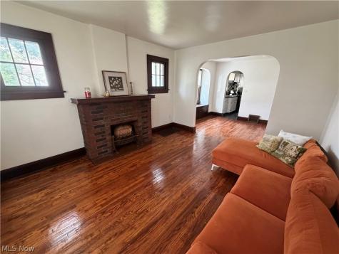 829 Indian Trail Akron OH 44314