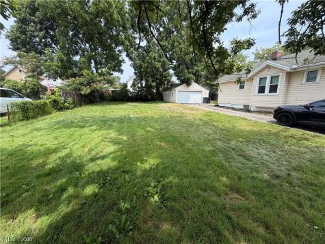 829 Indian Trail Akron OH 44314