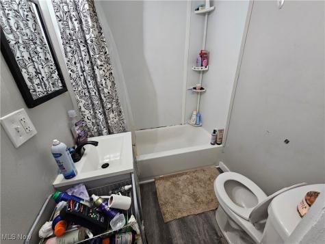 7700 Colgate Avenue Cleveland OH 44102