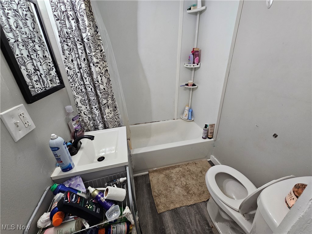 7700 Colgate Avenue Cleveland OH 44102