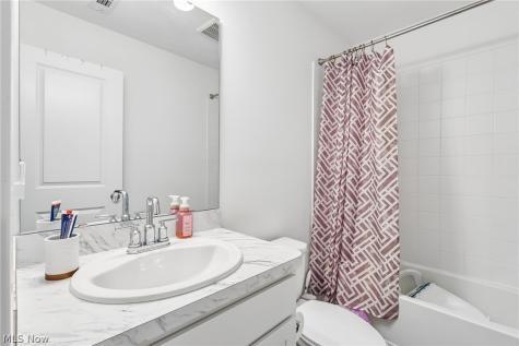 572 Auld Farm Circle Akron OH 44320
