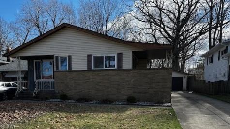 983 E 179 Street Cleveland OH 44119