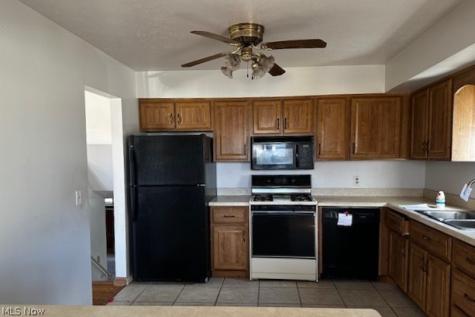 983 E 179 Street Cleveland OH 44119