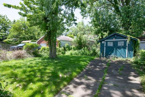 1628 Cohassett Avenue Lakewood OH 44107
