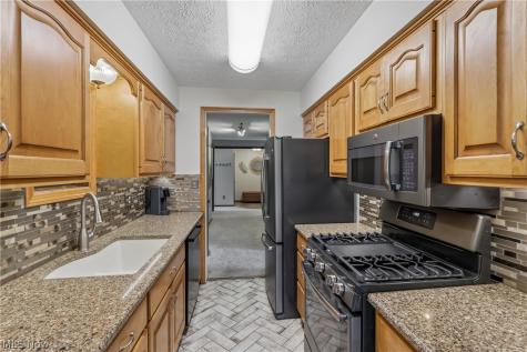 17654 Lois Way Doylestown OH 44230