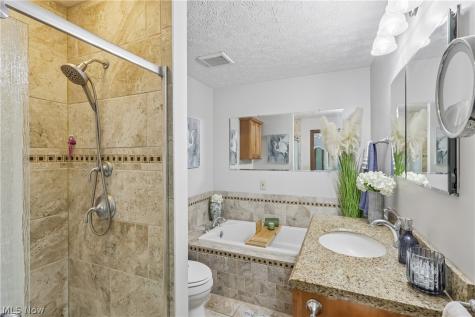 17654 Lois Way Doylestown OH 44230