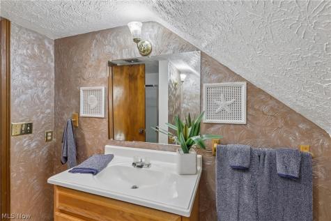 17654 Lois Way Doylestown OH 44230