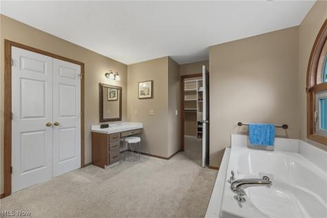 6224 Sandy Ridge Circle NW North Canton OH 44720