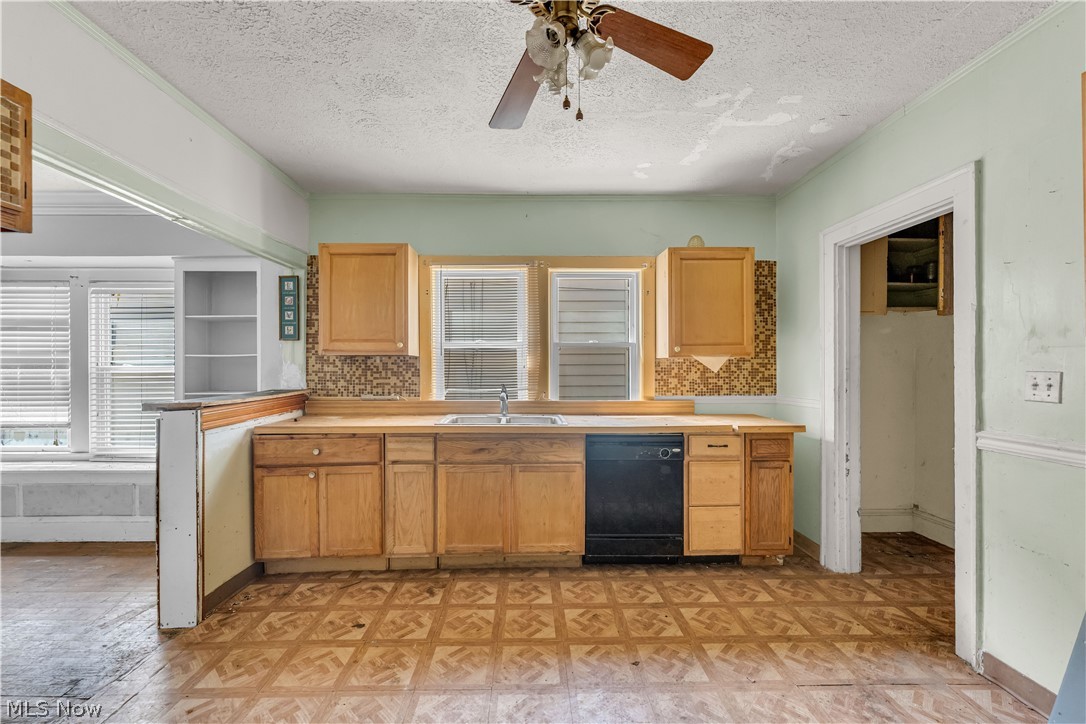 4086 E 141st Street Cleveland OH 44128