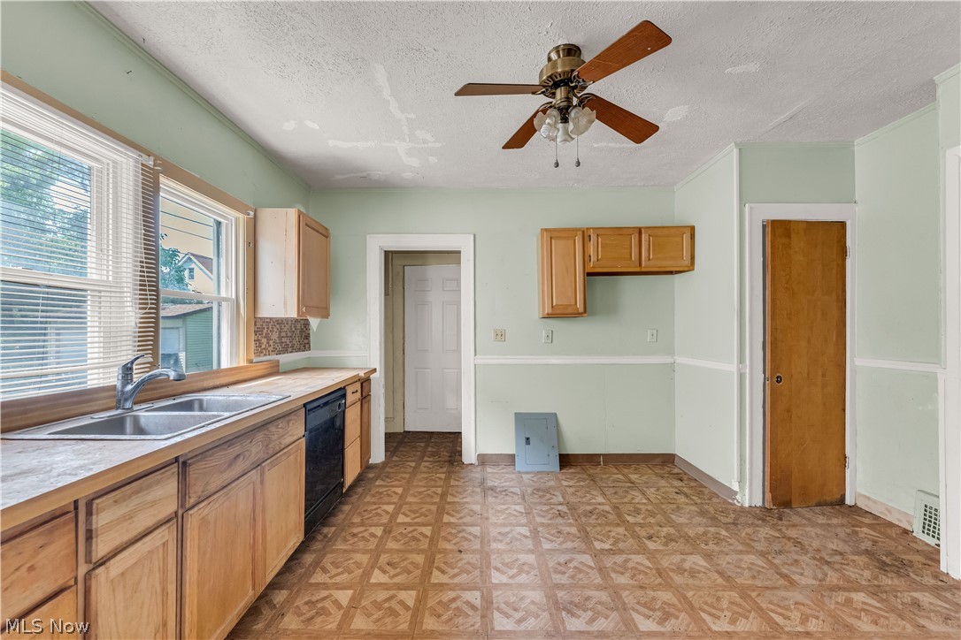 4086 E 141st Street Cleveland OH 44128