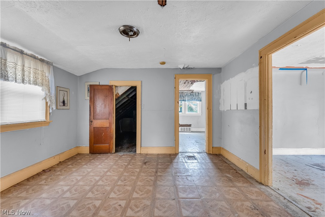 4086 E 141st Street Cleveland OH 44128
