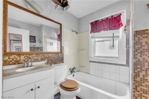 4086 E 141st Street Cleveland OH 44128