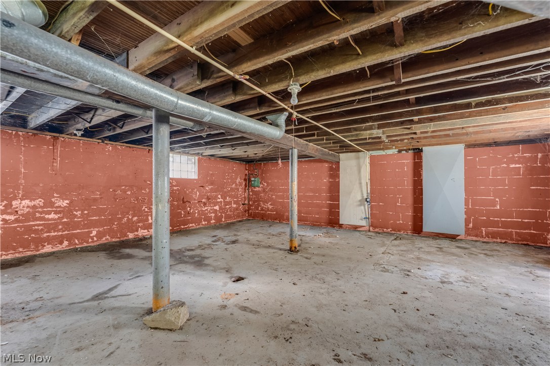 4086 E 141st Street Cleveland OH 44128