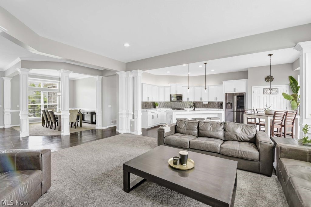 4089 Fox Chase Seven Hills OH 44131