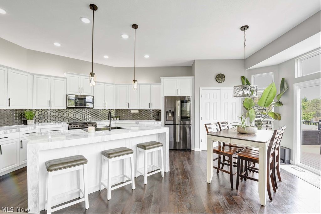 4089 Fox Chase Seven Hills OH 44131
